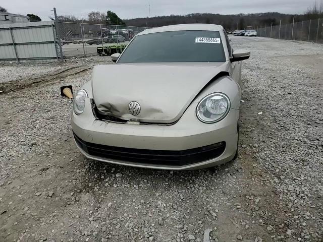 2012 Volkswagen Beetle - Image 11