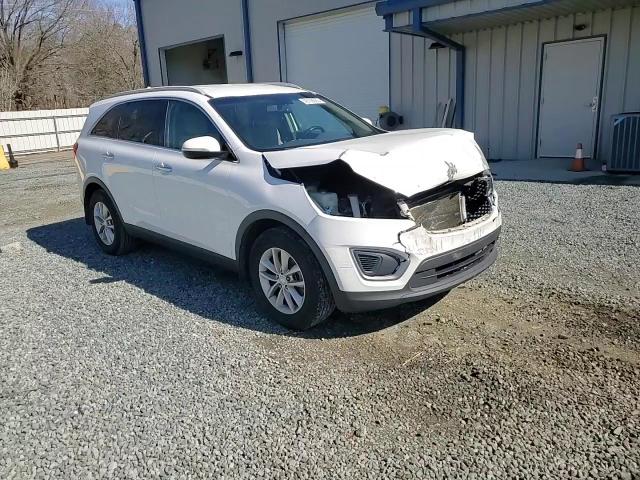 2016 Kia Sorento - Image 11