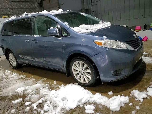 2017 Toyota Sienna - Image 15