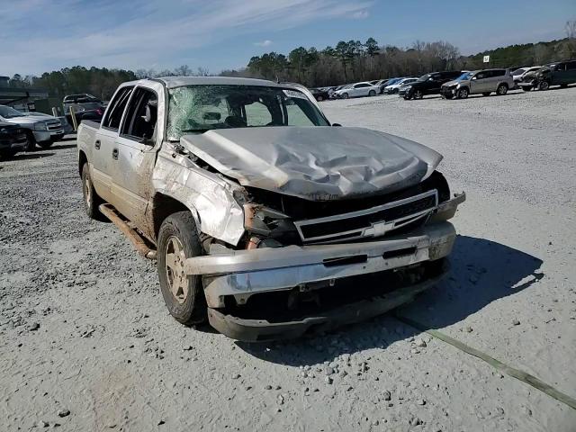2006 Chevrolet Silverado - Image 11