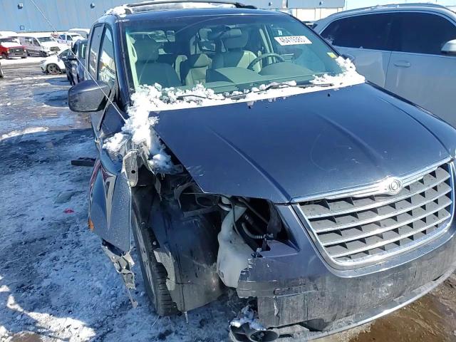 2009 Chrysler Town & Country - Image 11