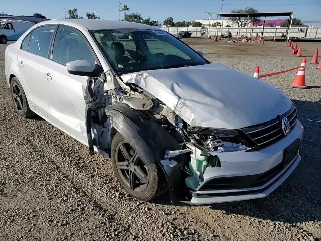 2017 Volkswagen Jetta - Image 11