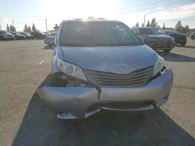 2014 Toyota Sienna - Image 11