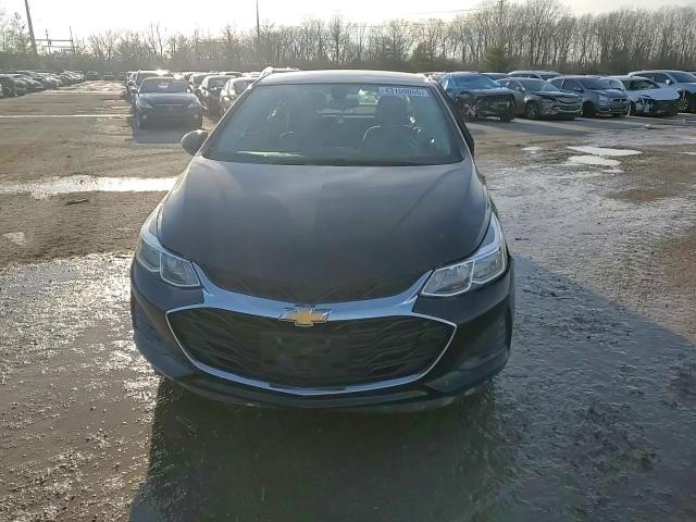 2019 Chevrolet Cruze - Image 11