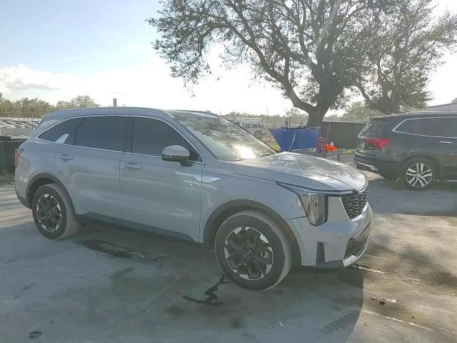 2024 Kia Sorento - Image 12