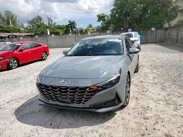 2022 Hyundai Elantra - Image 10