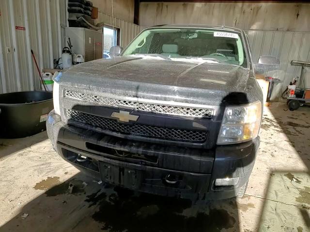 2010 Chevrolet Silverado - Image 11