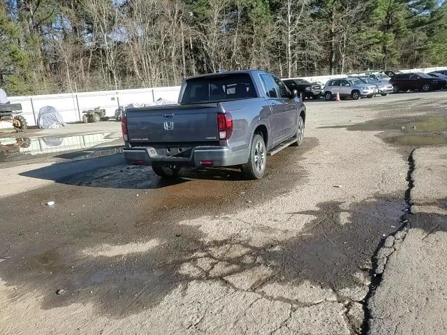 2020 Honda Ridgeline - Image 13