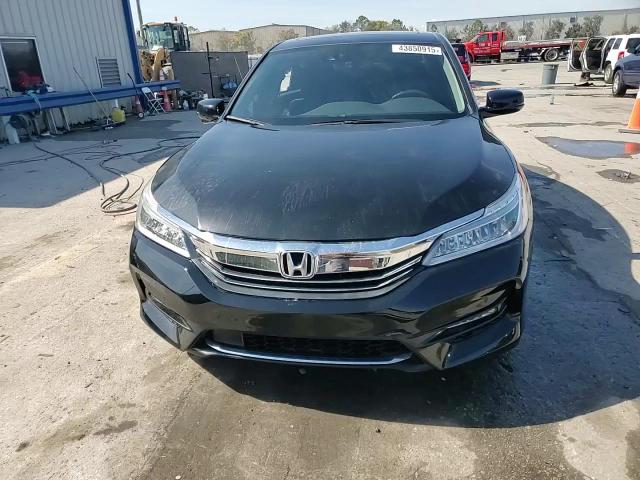 2017 Honda Accord - Image 13