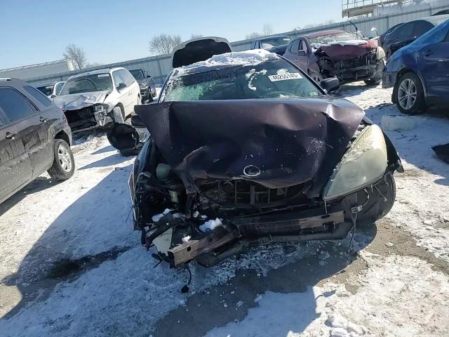 2004 Lexus ES - Image 11