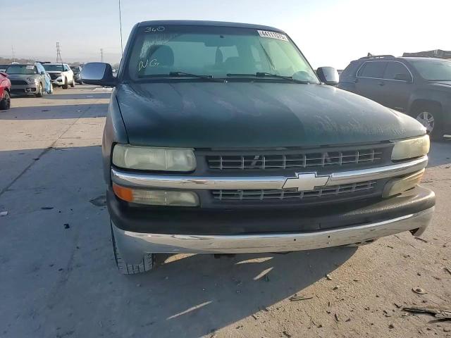 2002 Chevrolet Silverado - Image 11