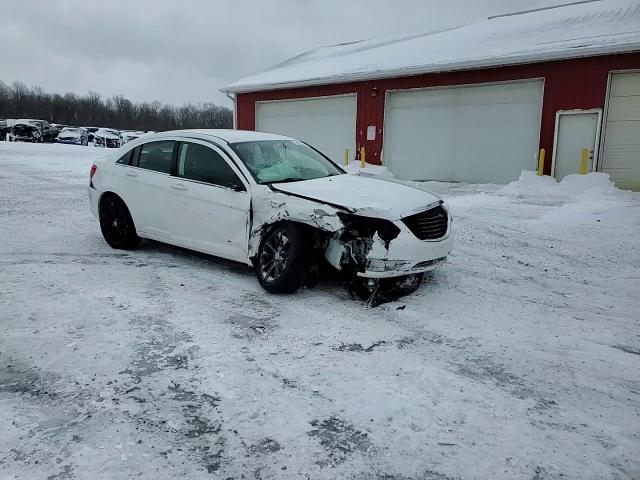 2011 Chrysler 200 - Image 11