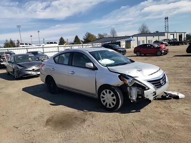 2019 Nissan Versa - Image 10