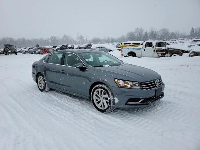 2018 Volkswagen Passat - Image 11