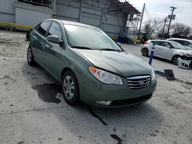 2010 Hyundai Elantra - Image 10