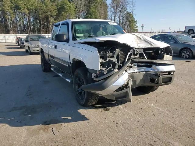 2004 Chevrolet Silverado - Image 10