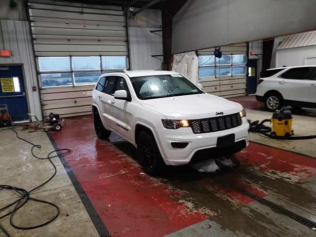 2017 Jeep Grand Cherokee - Image 14