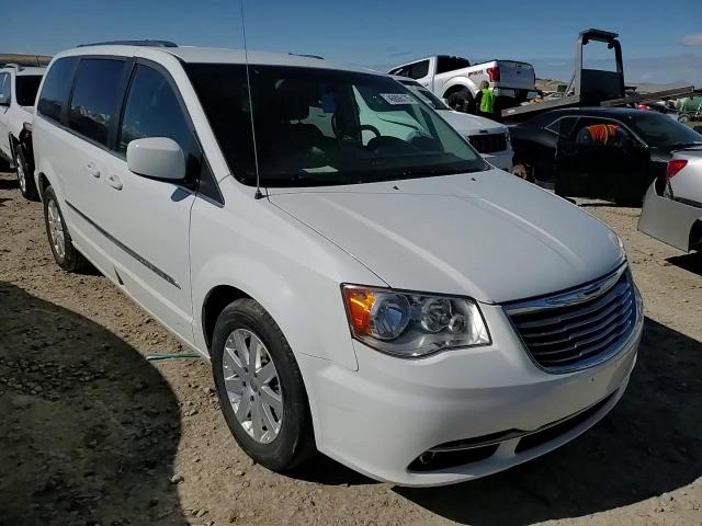 2016 Chrysler Town & Country - Image 12