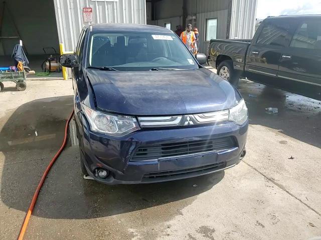 2014 Mitsubishi Outlander - Image 14
