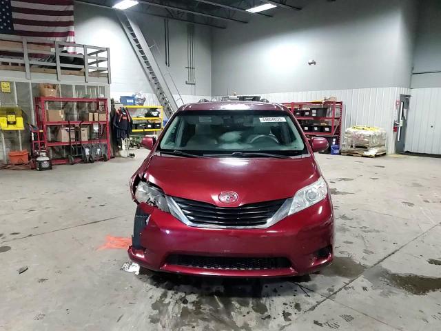 2012 Toyota Sienna - Image 11