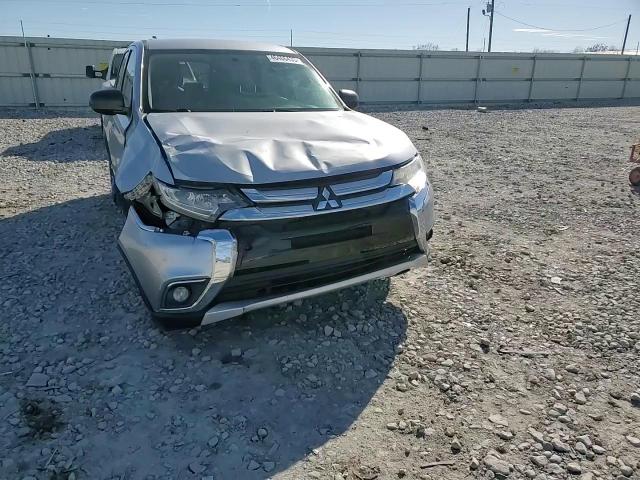 2018 Mitsubishi Outlander - Image 11