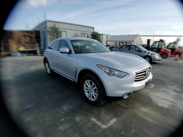 2016 Infiniti QX70 - Image 12