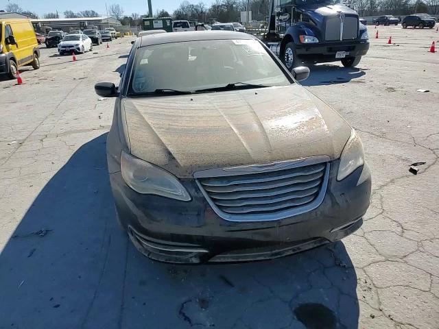 2011 Chrysler 200 - Image 11