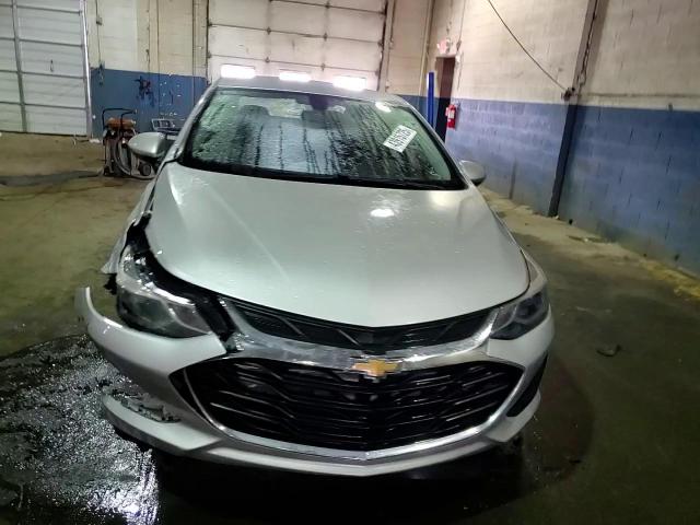 2019 Chevrolet Cruze - Image 13