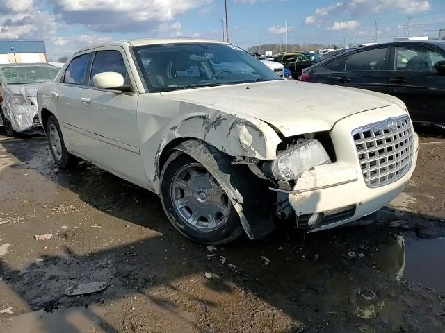 2005 Chrysler 300 - Image 10