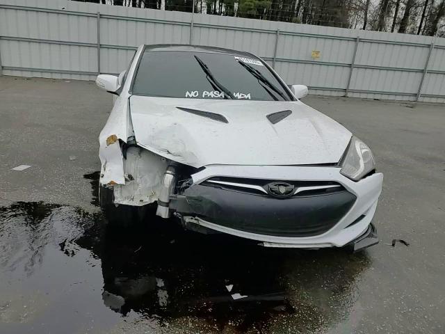 2016 Hyundai Genesis - Image 11