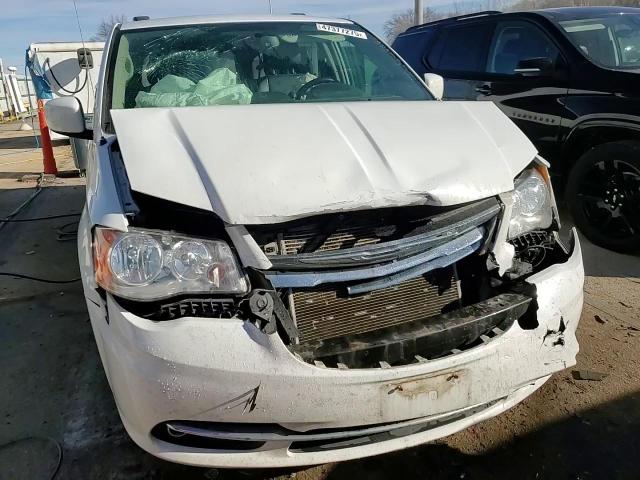 2015 Chrysler Town & Country - Image 14