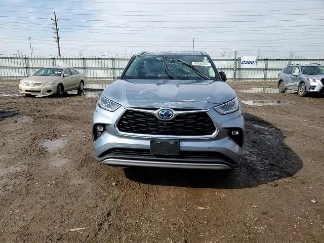 2022 Toyota Highlander - Image 12