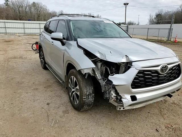2021 Toyota Highlander - Image 12