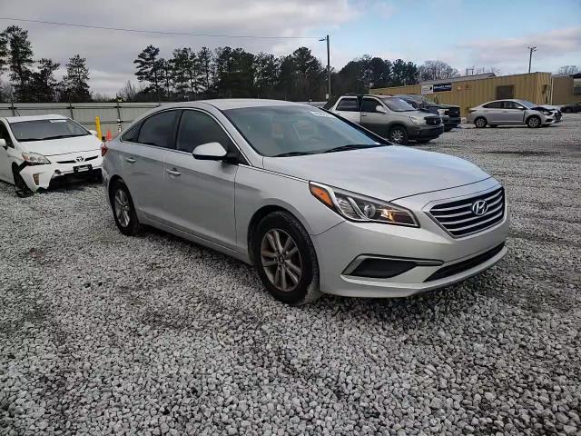 2016 Hyundai Sonata - Image 13