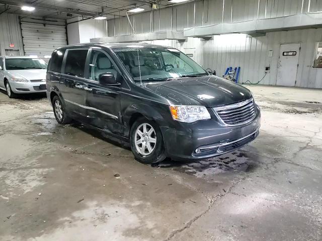 2012 Chrysler Town & Country - Image 14