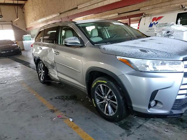 2018 Toyota Highlander - Image 11