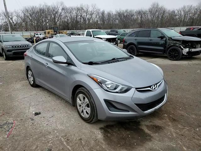 2016 Hyundai Elantra - Image 11