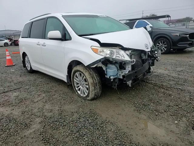 2013 Toyota Sienna - Image 12