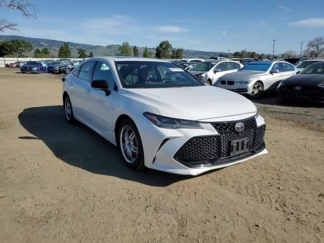 2019 Toyota Avalon - Image 10