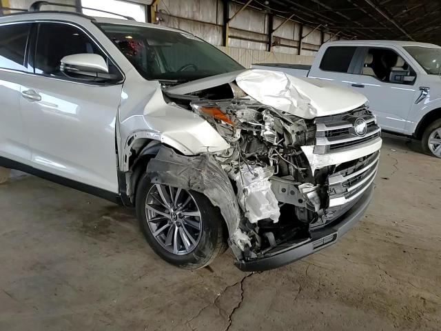 2019 Toyota Highlander - Image 12
