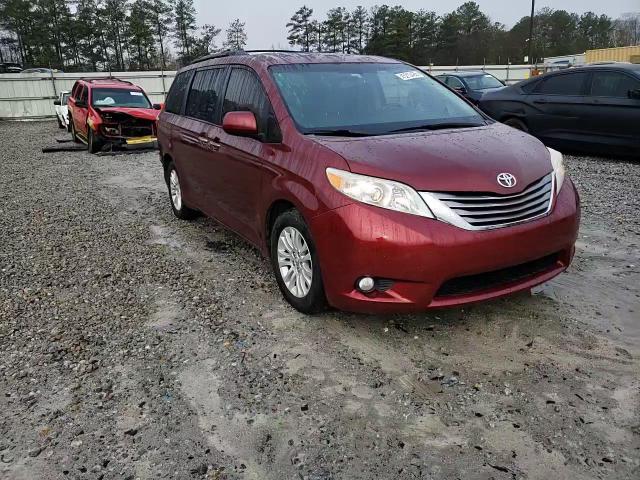 2015 Toyota Sienna - Image 15