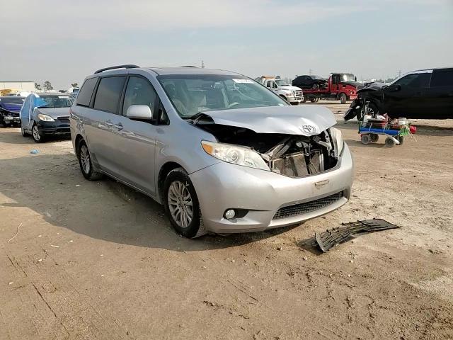2013 Toyota Sienna - Image 11