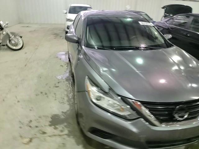 2017 Nissan Altima - Image 13