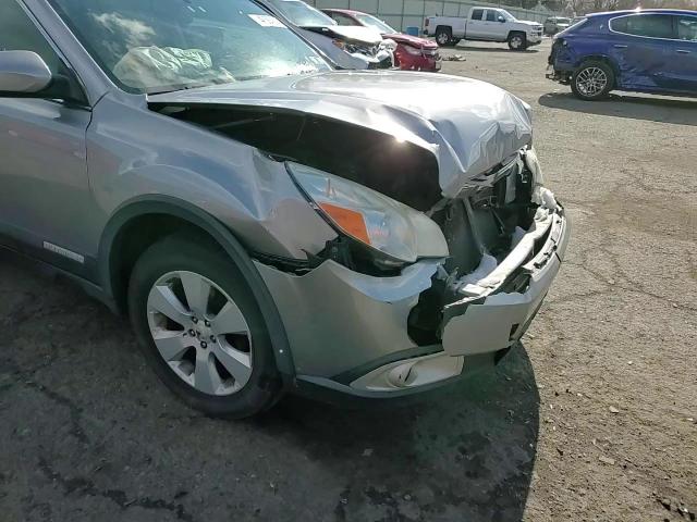 2010 Subaru Outback - Image 11