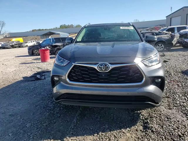 2020 Toyota Highlander - Image 15