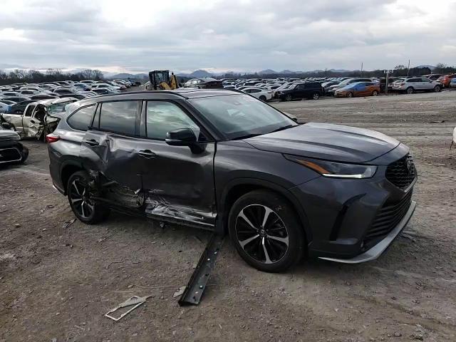 2021 Toyota Highlander - Image 12