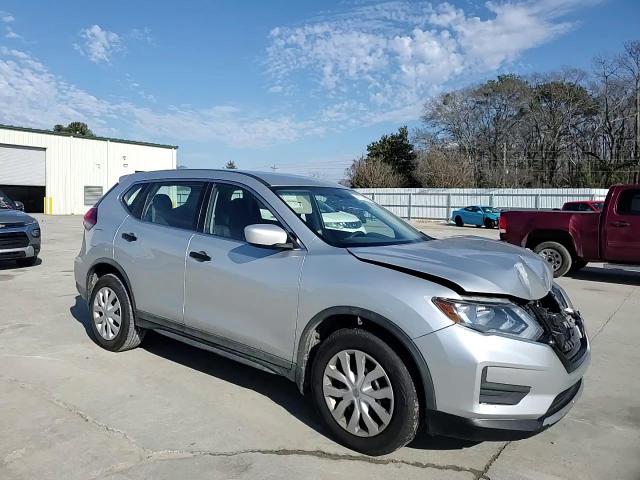 2018 Nissan Rogue - Image 10