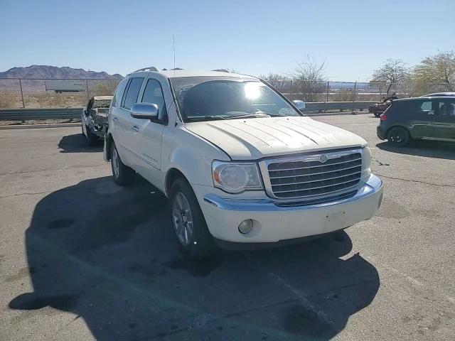 2009 Chrysler Aspen - Image 12