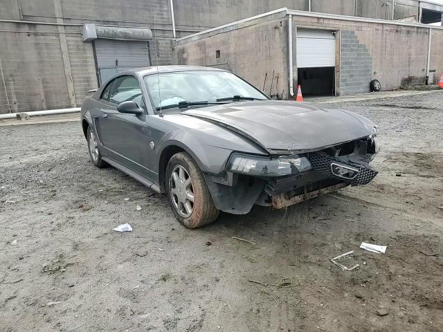 2004 Ford Mustang - Image 11