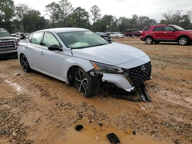 2024 Nissan Altima - Image 10